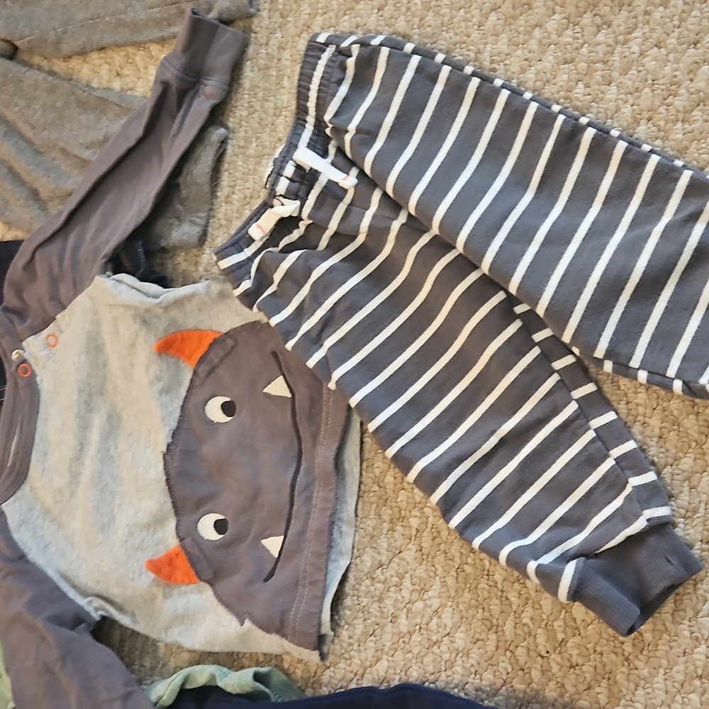 Carters Outfit Bundle - Picture 3 of 10